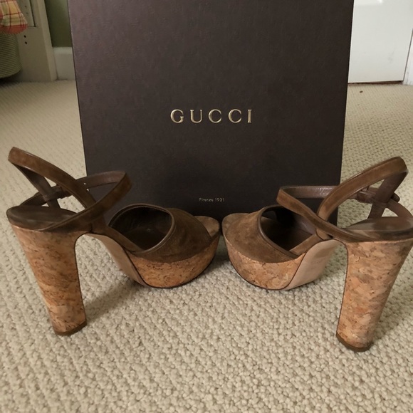 GUCCI NAPPA CHARLOTTE ACERO SUEDE SOFTY SANDAL - Picture 3 of 8